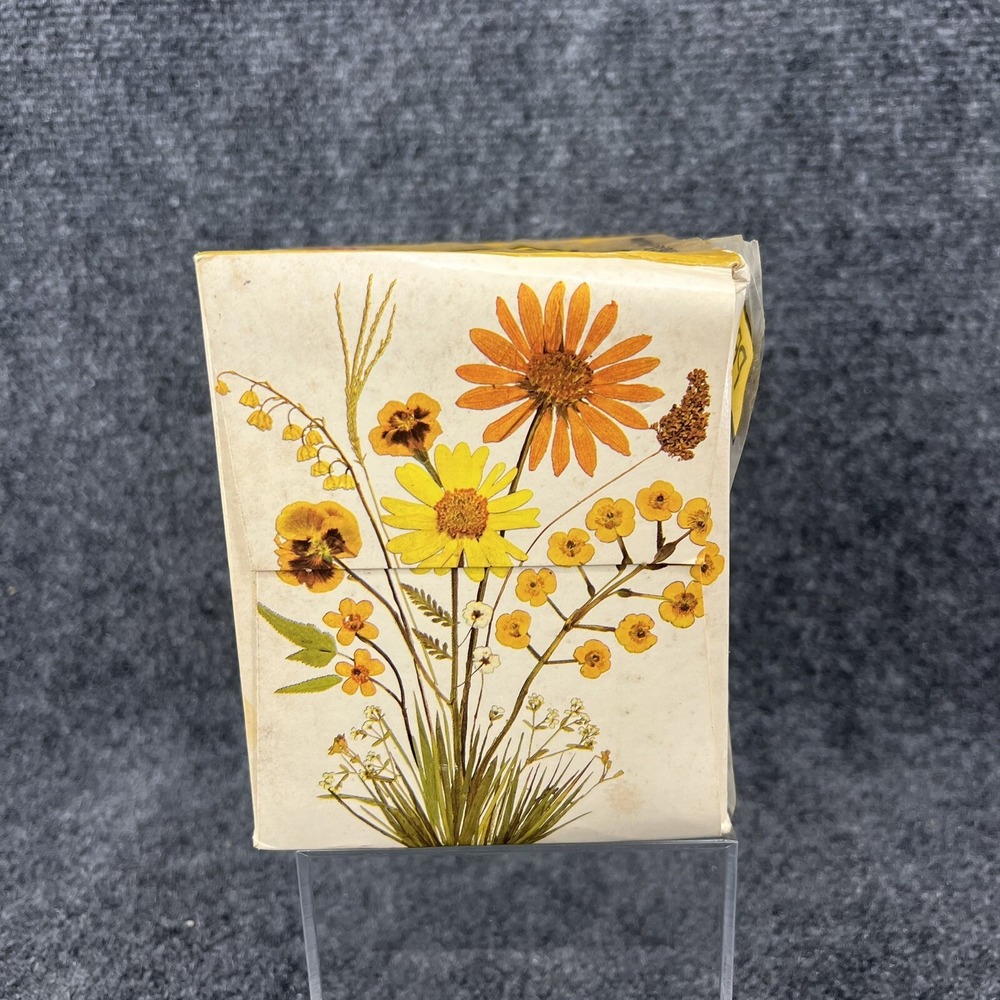VTG 1976 -1982 Kleenex Boutique Prints Tissues Yellow Gold Floral Box 125 2-Ply - Picture 4 of 10